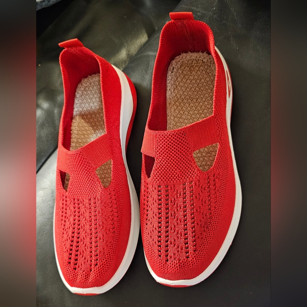 Red Casual Slip-on Sneaker Lightweight Walking shoes Nonskid Sole Size 9.5 NWOT